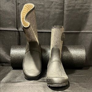 Chooka Black and Brown Herringbone Rain Boots